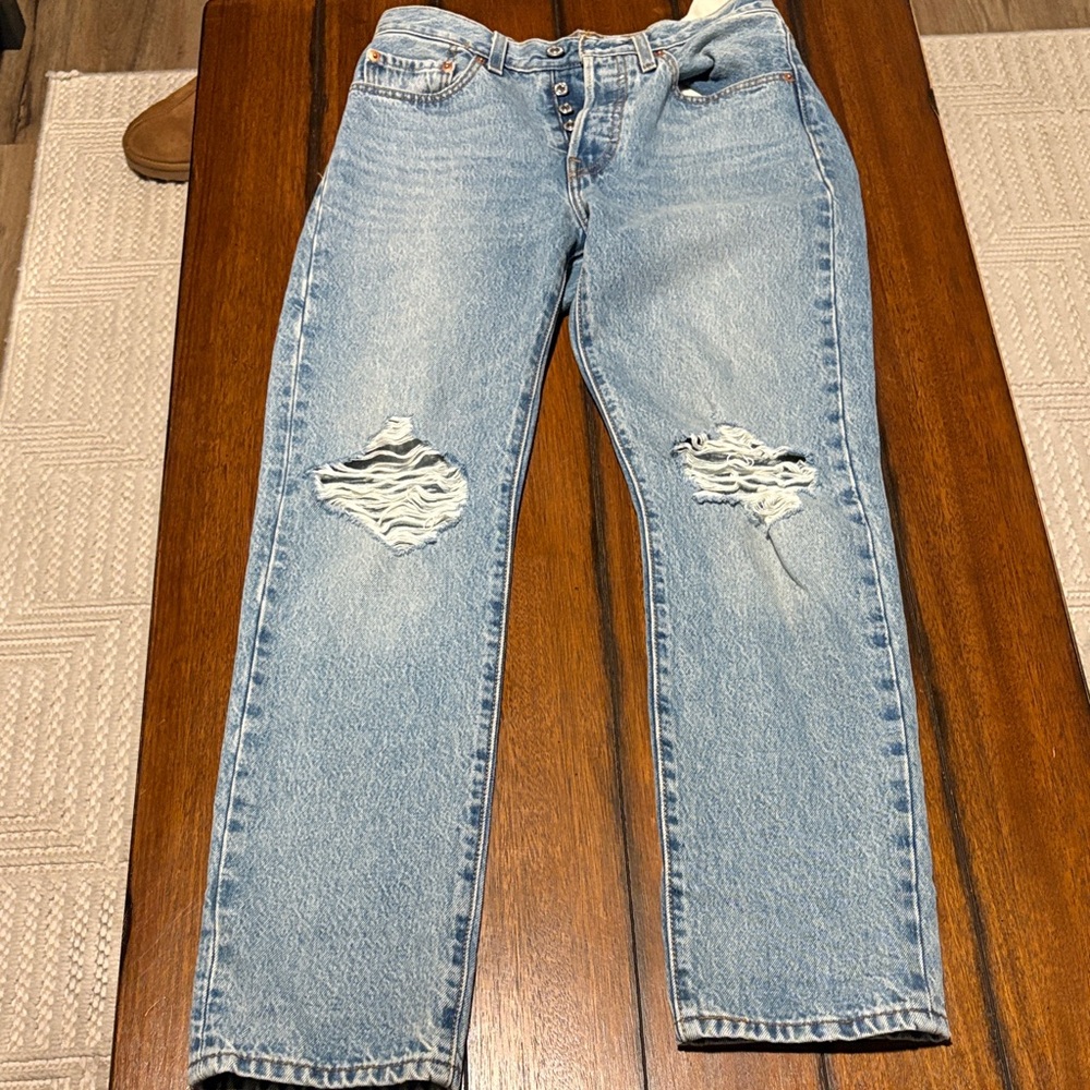 Classic Light Blue women’s Levi’s Jeans